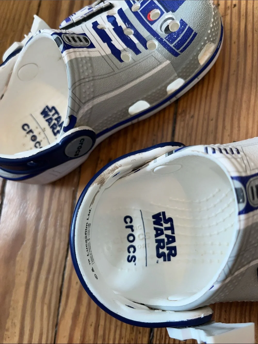 CROCS Little Kids Star Wars R2-D2 Clogs in White and Blue